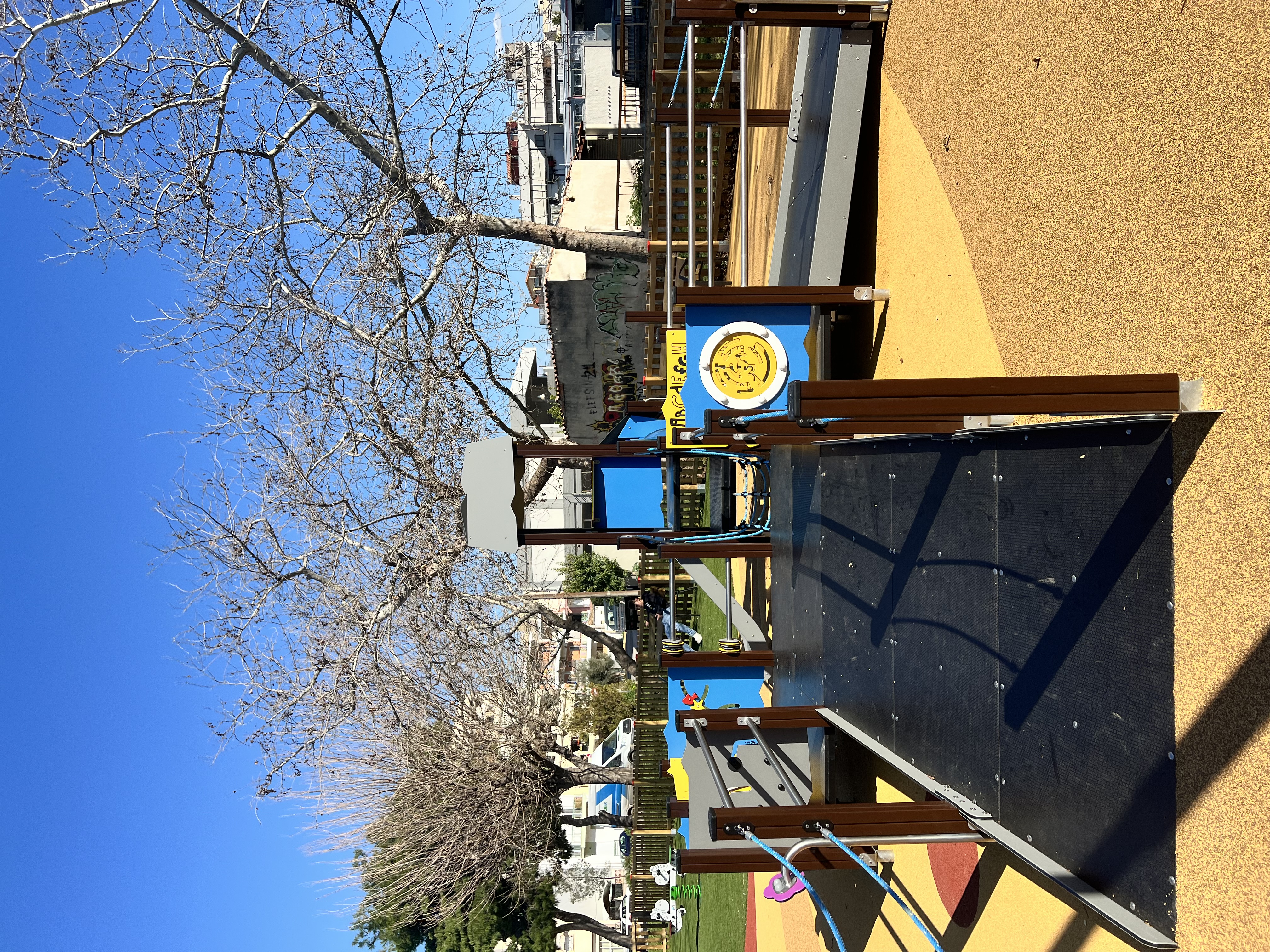 Παιδική χαρά 6