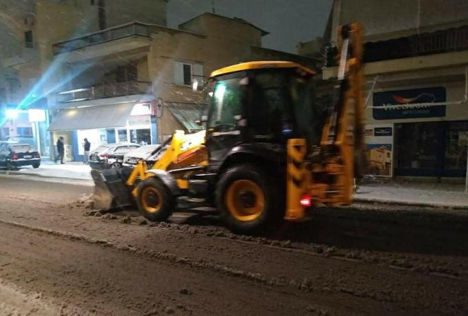 Χωρίς προβλήματα η αντιμετώπιση της χιονόπτωσης στον Δήμο Ελευσίνας.  Σε πλήρη ετοιμότητα οι μηχανισμοί - Ολονύχτια "μάχη" για τα συνεργεία του Δήμου